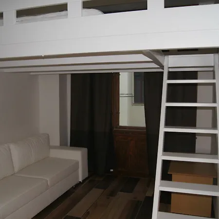Old Town Jewel Apartment